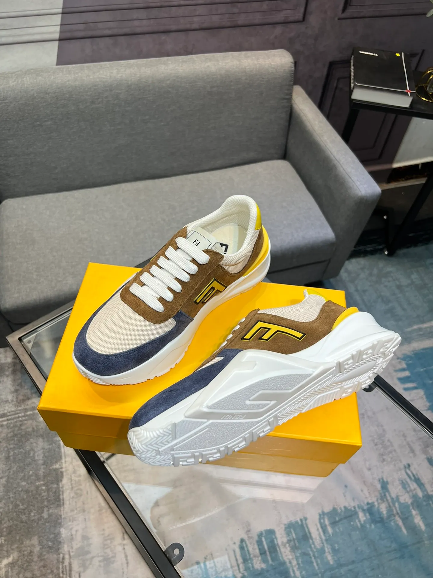 Men's shoes 💰540 FENDI men's fashionable casual shoes 👟Hot sale🔥 Official website 1:1 replica ⬆️Original quality - original leather - original breathable mesh lining original outsole 1:1 replica, code number 38-44 (45-46 customized)